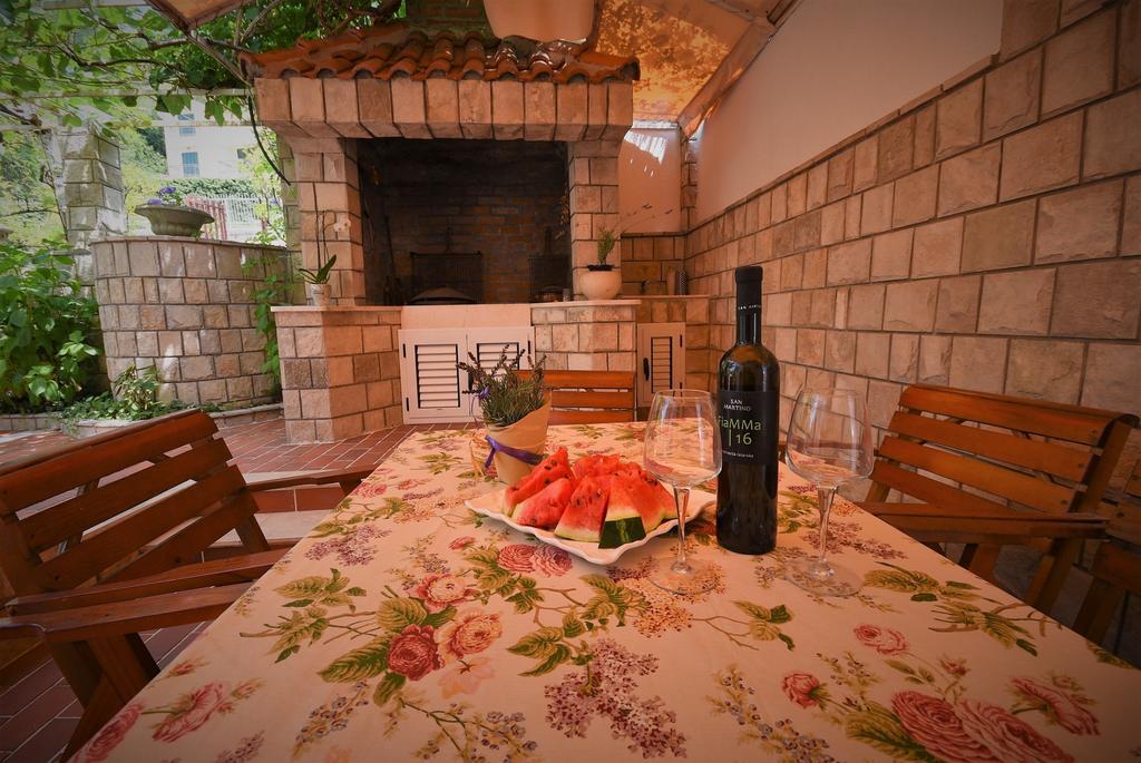 Apartman Taraca Villa Knezevic ヘルツェグ・ノヴィ エクステリア 写真